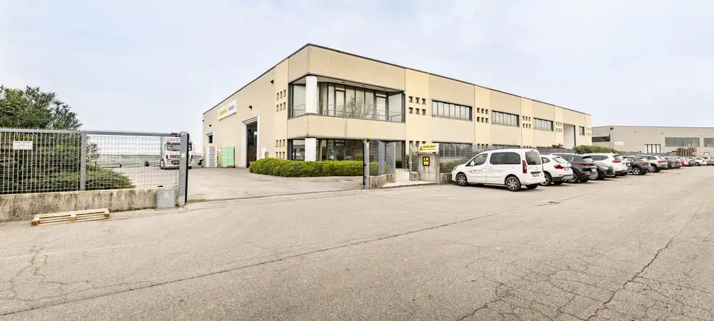 Lesterno-della-rivendita-di-Povegliano-Veronese